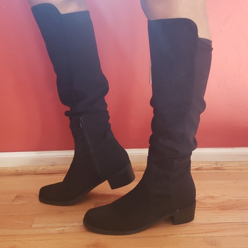 Sz 10 Black Unisa knee high boots.